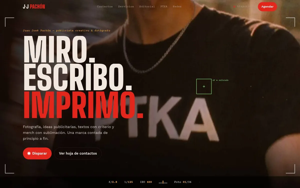 Propuesta C en escritorio: visor de cámara con obturador sobre una foto de PTKA